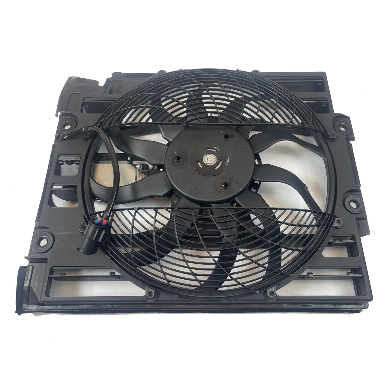Radiator Pusher Cooling Fan Assembly For BMW 525i 528i 530i 540i M5 528iT E39